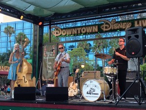 The Hot Rod Trio - live at Downtown Disney